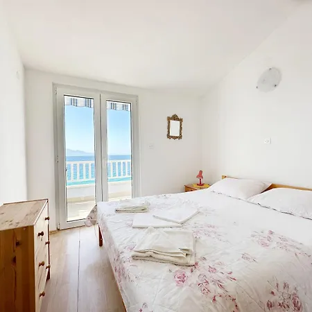 Apartment Tomo - 10 M From