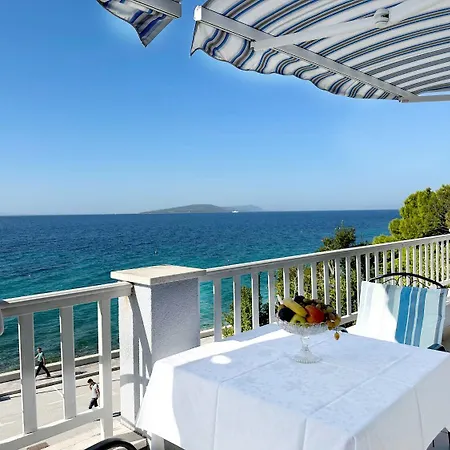 Apartment Tomo - 10 M From *
