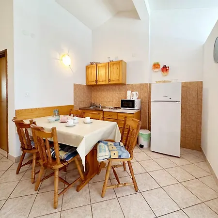 Apartment Tomo - 10 M From *