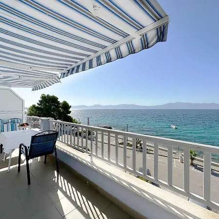 Apartment Tomo - 10 M From *