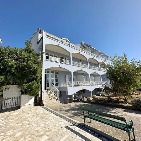 Apartment Tomo - 10 M From *